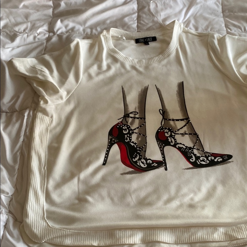 Chic Cream Tee with Red and Black High Heel Graphic